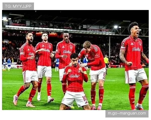 利物浦迎战诺丁汉森林，肖恩·达伊长传战术直击红军右路软肋