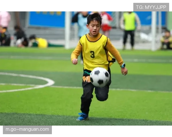 多国将足球纳入学校必修课程，从娃娃抓起提升水平