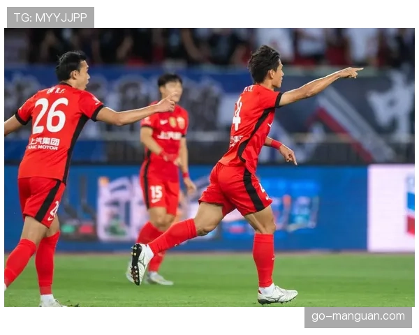 奥斯卡随上海海港训练,出战与泰山队比赛成疑 奥斯卡随上海海港训练,出战与泰山队比赛成疑