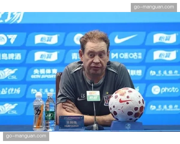 斯卢茨基或重组申花双后腰配置,汪海健与李可的高覆盖组合将应对反击。 斯卢茨基或重组申花双后腰配置,汪海健与李可的高覆盖组合将应对反击。
